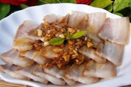 Món ngon bữa trưa: Thịt ba chỉ luộc kèm xốt tỏi