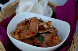 Cách làm gỏi lưỡi lợn chua cay cho bữa tối 