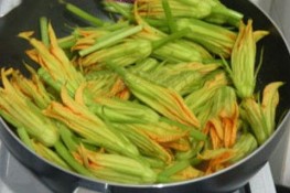Cách nấu món canh bông bí cá lóc chiên