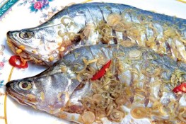 Thưởng thức món cá thát lát tẩm ớt chiên giòn cực ngon