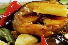Đổi món cá trê kho rau răm cho cả nhà
