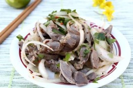 Món nhậu 8/3: Mề gà trộn hành tây 