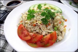 Cơm chiên cá mặn gà xé