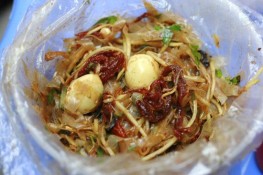 Đi đâu để ăn bánh tráng trộn