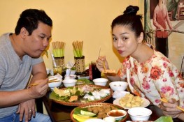Sao Việt mê bún đậu