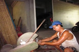 Kiếm 3 triệu/ngày bằng nghề bán bánh tráng