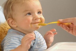 Cho bé ăn dặm với bí đỏ