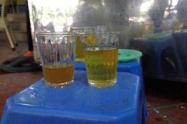 Mối nguy hại từ trà chanh, mía đá vỉa hè