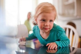 Những yếu tố ảnh hưởng đến trí thông minh của trẻ