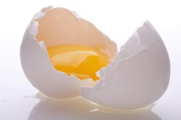 Tăng cường trí nhớ cho trẻ bằng lòng đỏ trứng