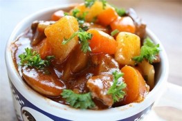 Bò hầm rượu vang