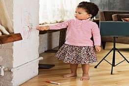 Điều gì tuyệt vời đằng sau sự phá phách của bé?