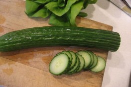 Phòng béo phì cho bà bầu bằng dưa chuột