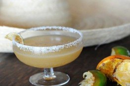 Cocktail Margarita hoa quả nướng