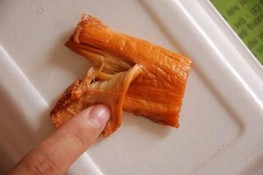 Rợn người thực phẩm giả bằng nhựa, cao su xuất hiện ở Việt Nam