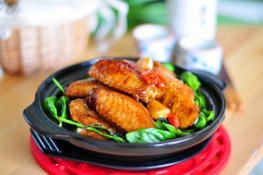 Cánh gà om húng quế cay cay thơm phức