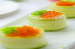 Dùng dưa chuột làm sushi nhanh mà ngon