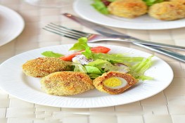 Giòn rụm mê li món trứng cút bọc thịt băm