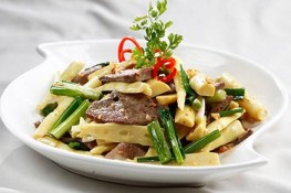 Gan lợn xào măng