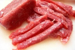 Cách nhận biết thịt lợn, bò bị bơm nước