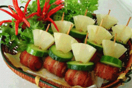 Cách làm món thịt xông khói cuộn xúc xích chiên cho bữa sáng