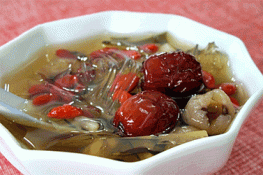 Món ngon mùa hè: Chè rau câu, táo, nhãn