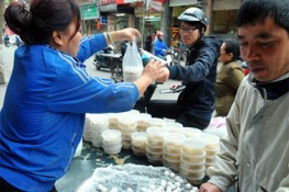 Không khí tết Hàn thực ở Hà Nội