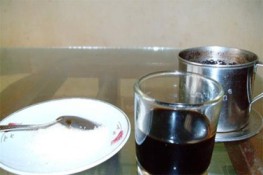 Nét mới cho Cà phê sáng: Uống trong đĩa