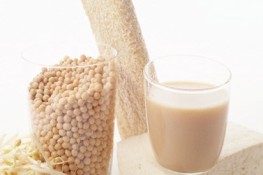 Hè đến tự làm Sữa đậu nành cho cả nhà