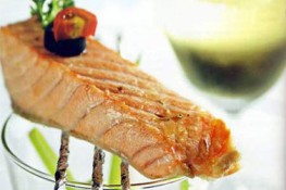Cá Hồi hấp rượu vang ngon, lạ miệng