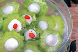 Đổi món với Canh mướp đắng cá viên