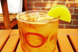 Đồ uống mùa hè: Trà chanh hương đào