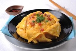 Món ngon bữa sáng: Trứng gói cơm xá xíu