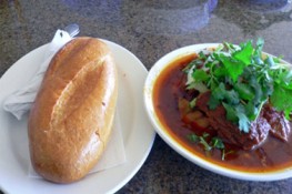 Bánh mì bò kho: Món ngon bữa sáng