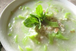 Hè về ăn canh mướp lạc ngon bùi