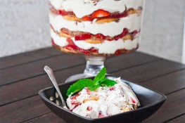 Ngọt thơm Pudding dâu tây