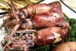 Mực luộc ngải cứu - cho bạn cảm giác mới lạ