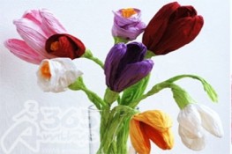 Tự làm bình hoa Tulip rạng ngời phòng khách