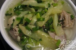 Bữa sáng ngon miệng với tô bún dọc mùng