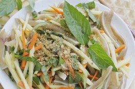 Nộm xoài xanh tai lợn chua cay