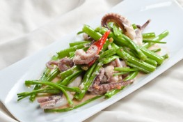 Bạch tuộc xào rau muống