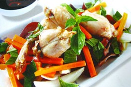 Mưa đổi món với ếch xào lá quế