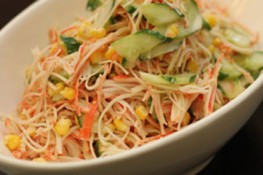 Bữa trưa đổi món với salad thịt cua ngon