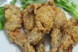 Đùi ếch tẩm vừng chiên giòn