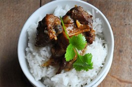 Lạ miệng với Sườn heo om tỏi gừng