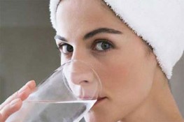 Những thói quen uống nước gây hại cho cơ thể