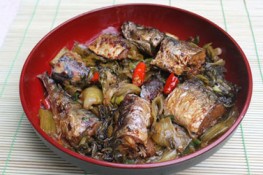 Cá kho dưa cải chua
