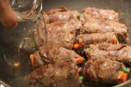Thịt bò cuốn hoa cau