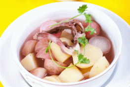 Canh tim hầm củ cải đỏ khoai tây