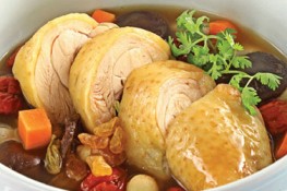 Đùi gà hầm nấm và bí đỏ